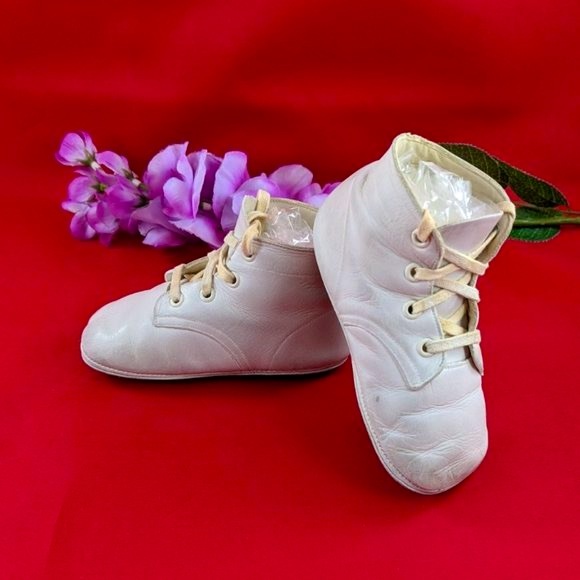 Vintage Mrs. Day's White Leather Lace Up Baby Shoes 3 - Picture 3 of 12